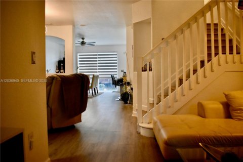 Townhouse in Doral, Florida 4 bedrooms, 175.96 sq.m. № 2087173 - photo 26
