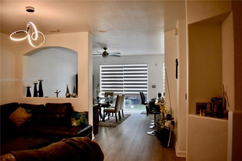 Townhouse in Doral, Florida 4 bedrooms, 175.96 sq.m. № 2087173 - photo 25