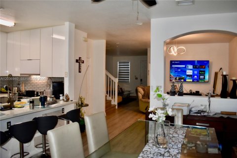 Townhouse in Doral, Florida 4 bedrooms, 175.96 sq.m. № 2087173 - photo 5