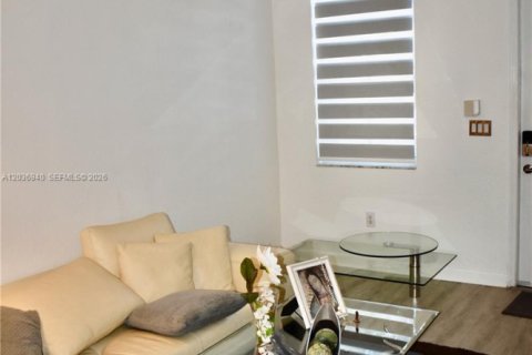 Townhouse in Doral, Florida 4 bedrooms, 175.96 sq.m. № 2087173 - photo 30