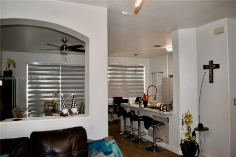 Townhouse in Doral, Florida 4 bedrooms, 175.96 sq.m. № 2087173 - photo 19