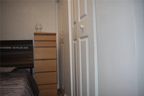 Townhouse in Doral, Florida 4 bedrooms, 175.96 sq.m. № 2087173 - photo 12