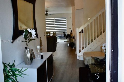 Townhouse in Doral, Florida 4 bedrooms, 175.96 sq.m. № 2087173 - photo 29