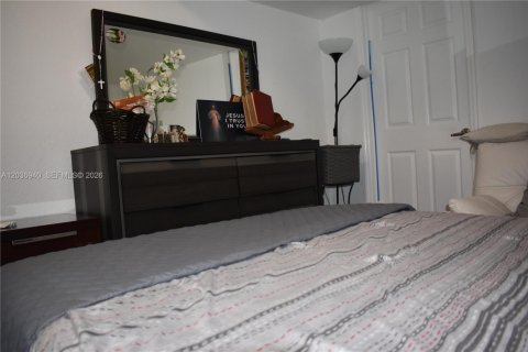 Townhouse in Doral, Florida 4 bedrooms, 175.96 sq.m. № 2087173 - photo 11