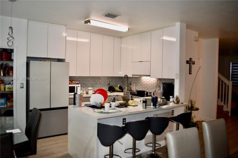 Townhouse in Doral, Florida 4 bedrooms, 175.96 sq.m. № 2087173 - photo 3