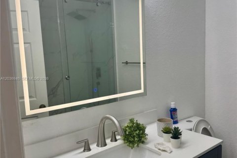 Townhouse in Doral, Florida 4 bedrooms, 175.96 sq.m. № 2087173 - photo 6