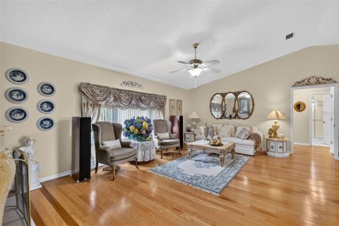 House in Leesburg, Florida 3 bedrooms, 213.77 sq.m. № 2342039 - photo 14