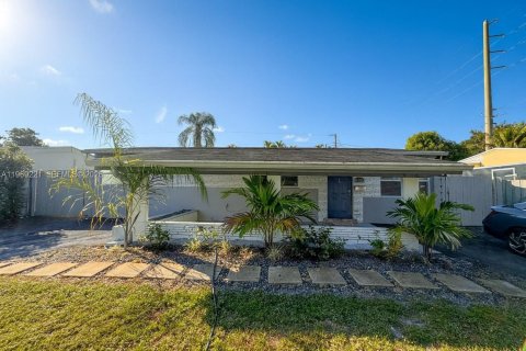 House in Hollywood, Florida 4 bedrooms, 151.62 sq.m. № 2030993