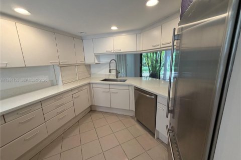 Townhouse in Key Biscayne, Florida 2 bedrooms, 130.43 sq.m. № 2046706 - photo 21