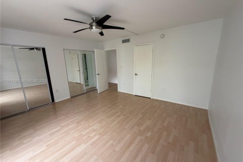 Townhouse in Key Biscayne, Florida 2 bedrooms, 130.43 sq.m. № 2046706 - photo 24