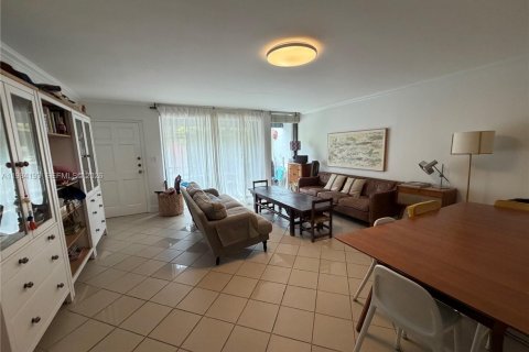 Townhouse in Key Biscayne, Florida 2 bedrooms, 130.43 sq.m. № 2046706 - photo 3