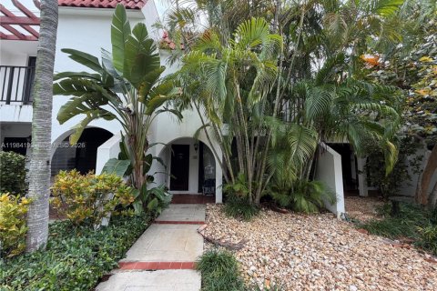 Townhouse in Key Biscayne, Florida 2 bedrooms, 130.43 sq.m. № 2046706
