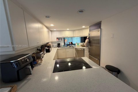 Townhouse in Key Biscayne, Florida 2 bedrooms, 130.43 sq.m. № 2046706 - photo 7