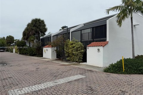 Townhouse in Key Biscayne, Florida 2 bedrooms, 130.43 sq.m. № 2046706 - photo 19