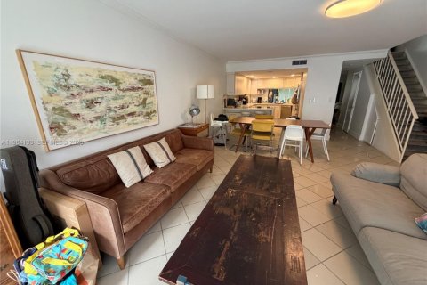 Townhouse in Key Biscayne, Florida 2 bedrooms, 130.43 sq.m. № 2046706 - photo 2