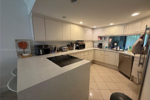 Townhouse in Key Biscayne, Florida 2 bedrooms, 130.43 sq.m. № 2046706 - photo 6