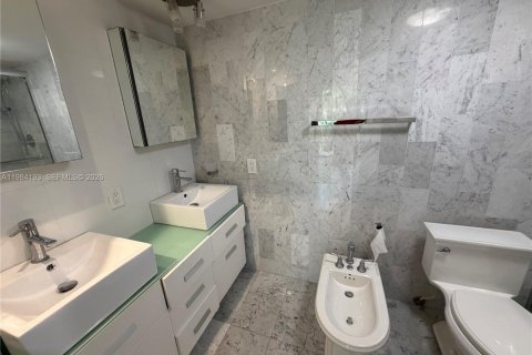 Townhouse in Key Biscayne, Florida 2 bedrooms, 130.43 sq.m. № 2046706 - photo 25