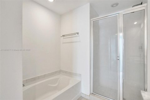 Copropriété à vendre à Miami, Floride: 2 chambres, 102.29 m2 № 1929650 - photo 24