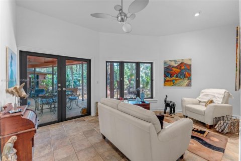 Villa ou maison à vendre à Miami, Floride: 4 chambres, 74.69 m2 № 1963386 - photo 25