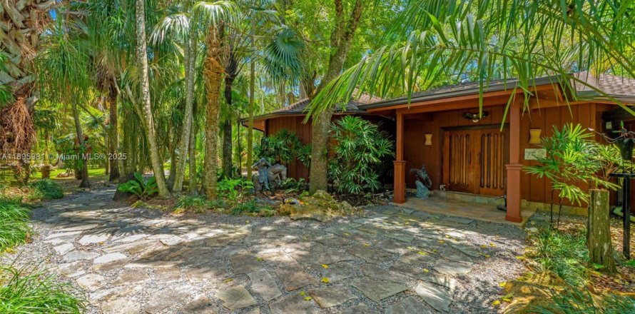 Villa ou maison à Miami, Floride 4 chambres, 74.69 m2 № 1963386