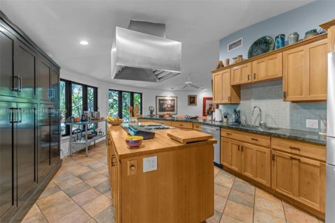 Villa ou maison à vendre à Miami, Floride: 4 chambres, 74.69 m2 № 1963386 - photo 16