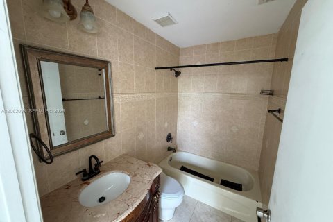 Copropriété à louer à Hialeah, Floride: 2 chambres, 77.11 m2 № 2246846 - photo 8