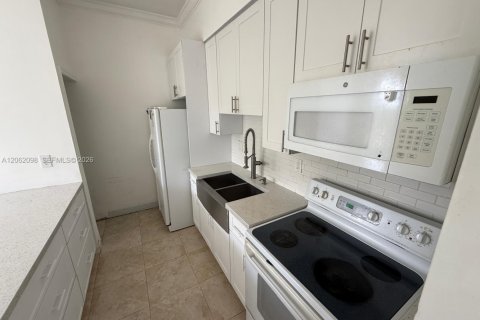 Copropriété à louer à Hialeah, Floride: 2 chambres, 77.11 m2 № 2246846 - photo 7