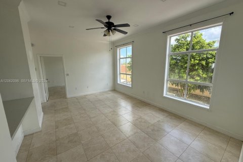 Copropriété à louer à Hialeah, Floride: 2 chambres, 77.11 m2 № 2246846 - photo 2
