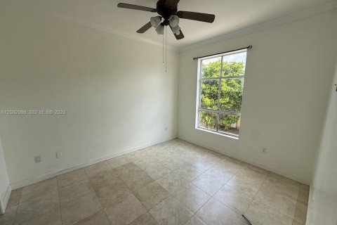 Copropriété à louer à Hialeah, Floride: 2 chambres, 77.11 m2 № 2246846 - photo 4