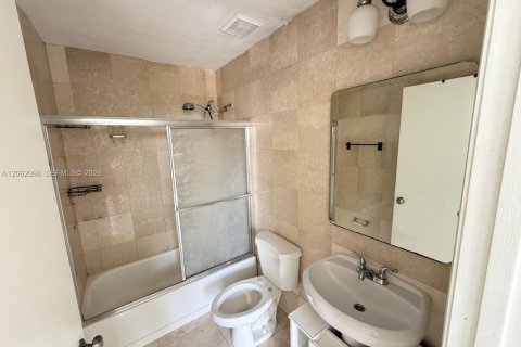 Copropriété à louer à Hialeah, Floride: 2 chambres, 77.11 m2 № 2246846 - photo 9