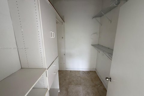 Copropriété à louer à Hialeah, Floride: 2 chambres, 77.11 m2 № 2246846 - photo 5