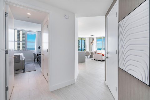 Condo in Hollywood, Florida, 2 bedrooms  № 1980284 - photo 2