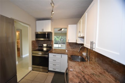 Condominio en alquiler en Fort Lauderdale, Florida, 2 dormitorios, 79.9 m2 № 1097619 - foto 1
