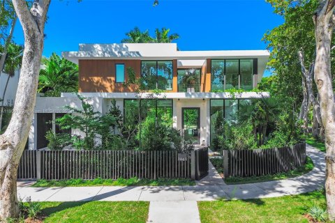 Casa en venta en Miami, Florida, 6 dormitorios, 583.52 m2 № 1970332 - foto 1