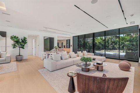 Casa en venta en Miami, Florida, 6 dormitorios, 583.52 m2 № 1970332 - foto 6