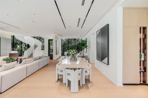 Casa en venta en Miami, Florida, 6 dormitorios, 583.52 m2 № 1970332 - foto 9