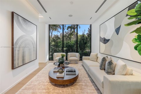 Casa en venta en Miami, Florida, 6 dormitorios, 583.52 m2 № 1970332 - foto 8