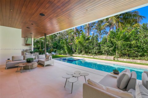 Casa en venta en Miami, Florida, 6 dormitorios, 583.52 m2 № 1970332 - foto 3