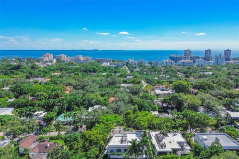 Casa en venta en Miami, Florida, 6 dormitorios, 583.52 m2 № 1970332 - foto 26