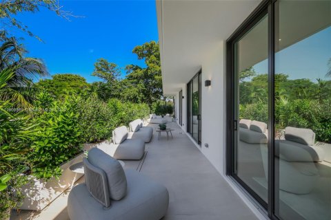 Casa en venta en Miami, Florida, 6 dormitorios, 583.52 m2 № 1970332 - foto 18