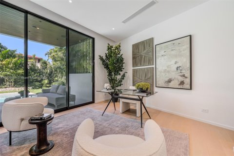 Casa en venta en Miami, Florida, 6 dormitorios, 583.52 m2 № 1970332 - foto 23