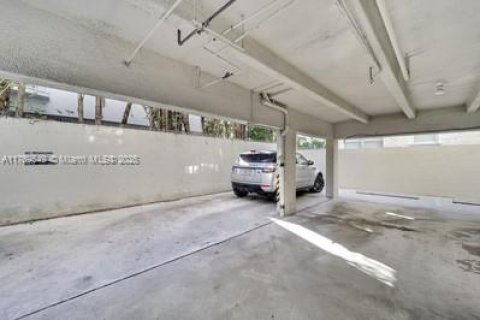 Condo in Miami Beach, Florida, 1 bedroom  № 1699996 - photo 19