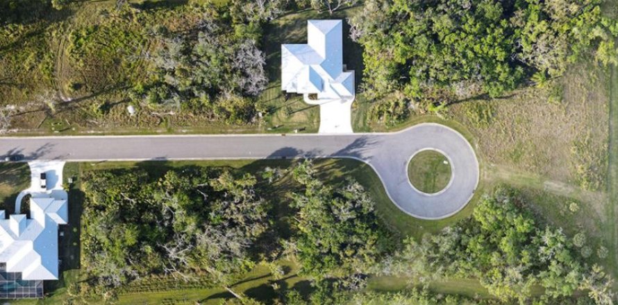 Commercial property in St. Lucie, Florida № 2146131
