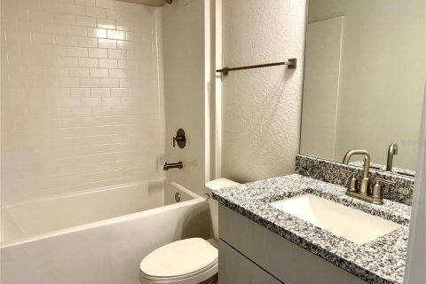 House in Port Charlotte, Florida 4 bedrooms, 210.42 sq.m. № 1772947 - photo 18