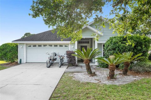 House in Newberry, Florida 3 bedrooms, 139.17 sq.m. № 1650412 - photo 1