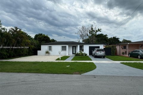 House in Miami, Florida 5 bedrooms, 143.35 sq.m. № 2013331
