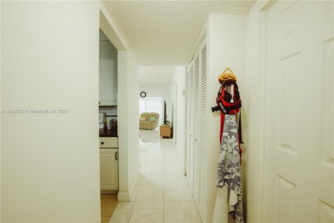 Купить кондоминиум в Маргит, Флорида 1 спальня, 66.98м2, № 2012462 - фото 20