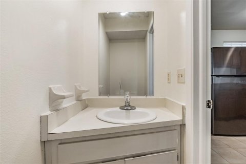 Adosado en alquiler en Tampa, Florida, 2 dormitorios, 83.24 m2 № 1888615 - foto 11