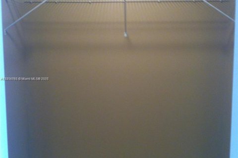 Condo in Hallandale Beach, Florida, 1 bedroom  № 1880134 - photo 23