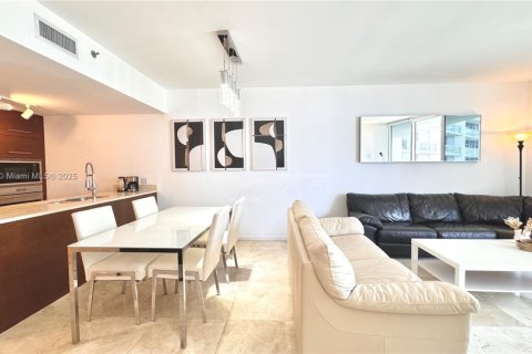 Condo in Miami, Florida, 1 bedroom  № 2035435 - photo 24